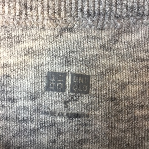 Uniqlo gray marled sweatshirt - Picture 2 of 3